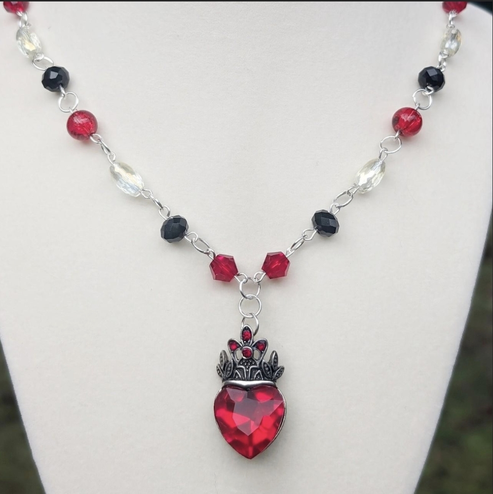 Black & red beaded heart necklace♥️